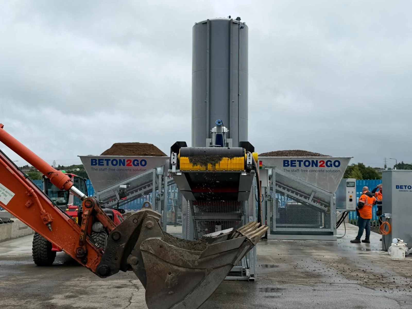 Plant machinery working beside the Paton Mix installation