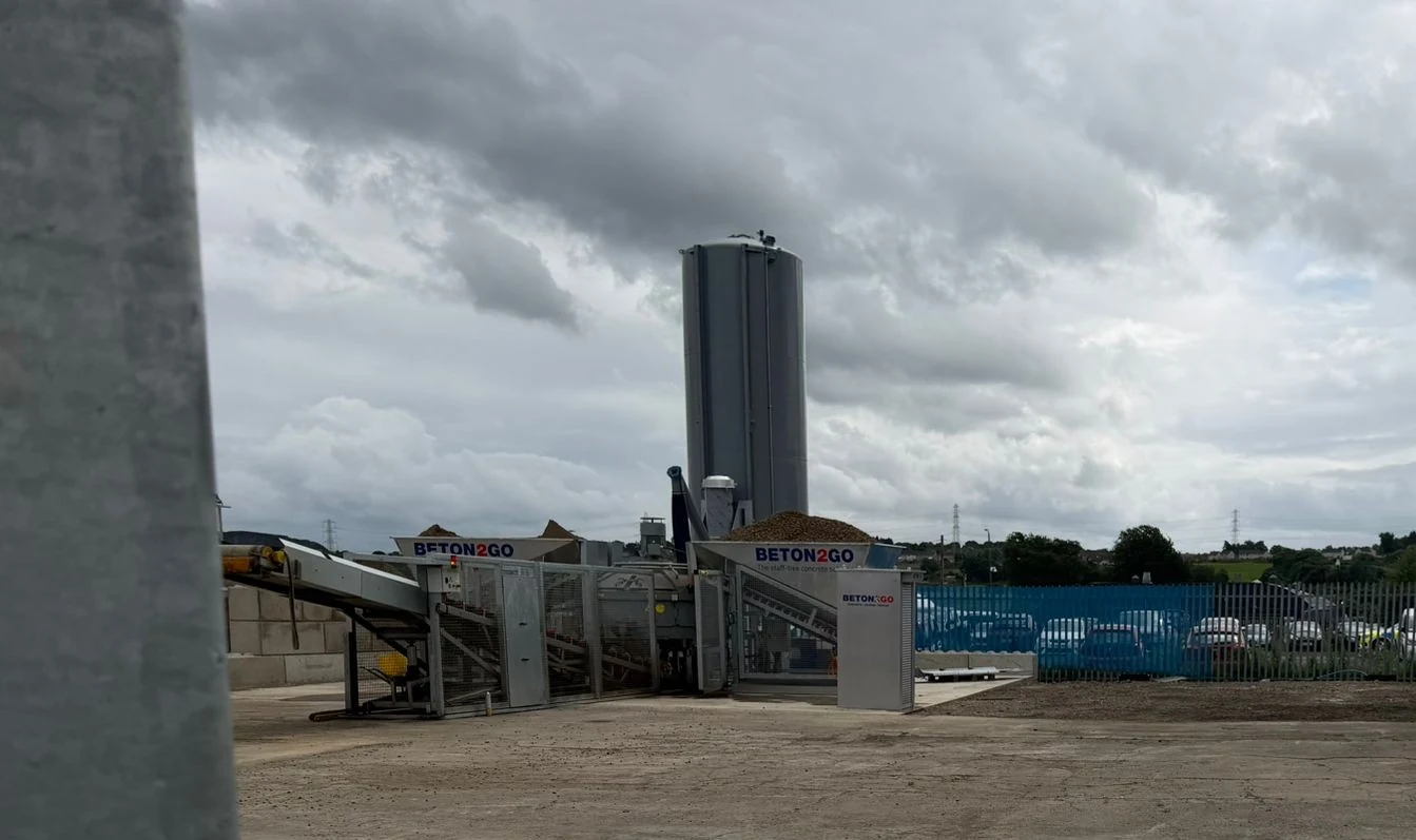Paton Mix Beton2Go concrete plant, aggregate bays and loading area at the Kirknewton yard